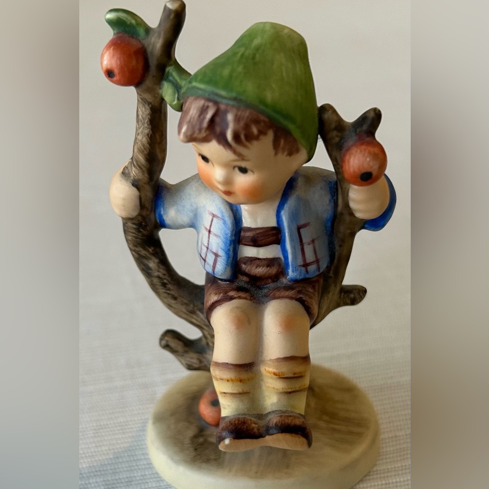 - 
Rare Find Vintage 1960’s Hummel #142 “Apple Tree Boy”. Make An Offer!!